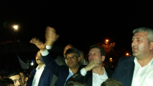 UŞAK AK PARTİ'DE SEVİNÇ ÇIĞLIKLARI