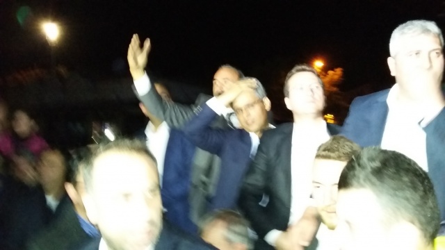 UŞAK AK PARTİ'DE SEVİNÇ ÇIĞLIKLARI