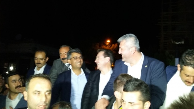 UŞAK AK PARTİ'DE SEVİNÇ ÇIĞLIKLARI