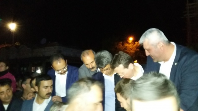 UŞAK AK PARTİ'DE SEVİNÇ ÇIĞLIKLARI