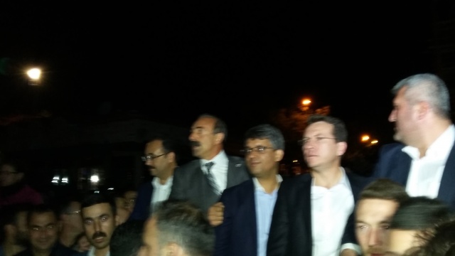 UŞAK AK PARTİ'DE SEVİNÇ ÇIĞLIKLARI