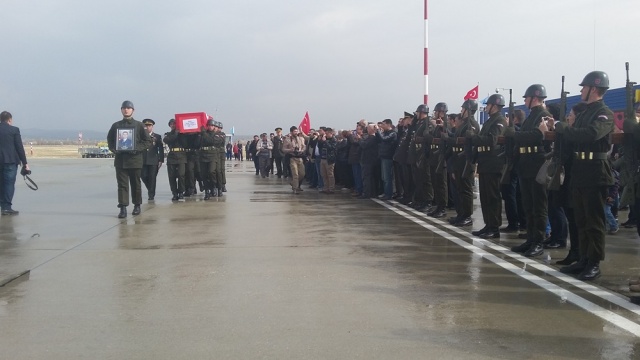 UŞAK ŞEHİDİNİ UĞURLUYOR