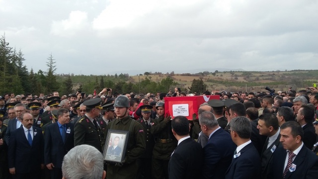 UŞAK ŞEHİDİNİ UĞURLUYOR