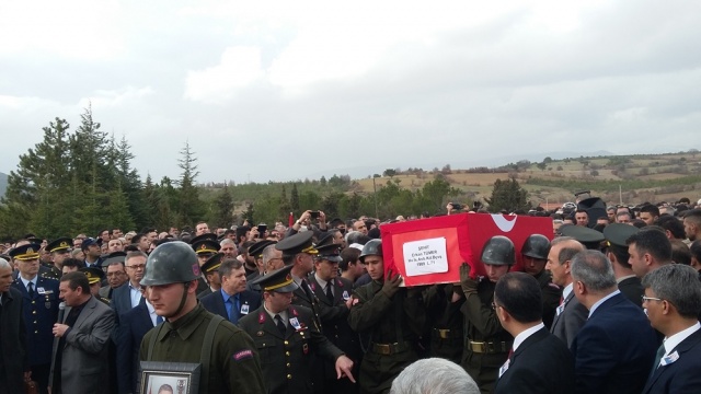 UŞAK ŞEHİDİNİ UĞURLUYOR