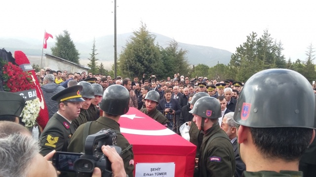 UŞAK ŞEHİDİNİ UĞURLUYOR