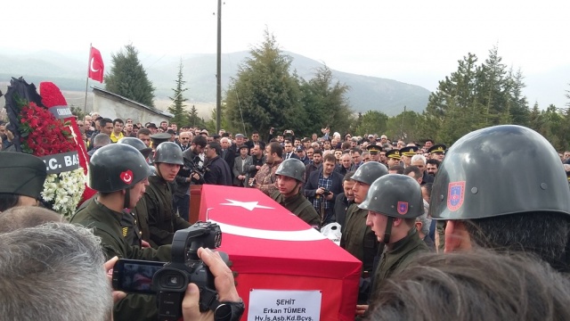 UŞAK ŞEHİDİNİ UĞURLUYOR