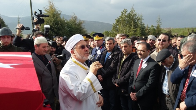 UŞAK ŞEHİDİNİ UĞURLUYOR