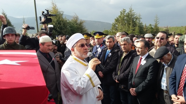 UŞAK ŞEHİDİNİ UĞURLUYOR