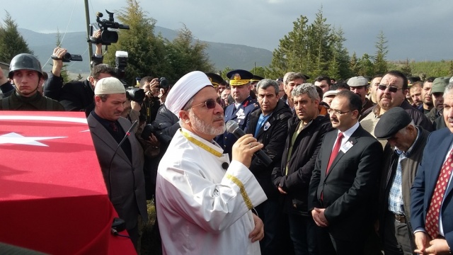 UŞAK ŞEHİDİNİ UĞURLUYOR