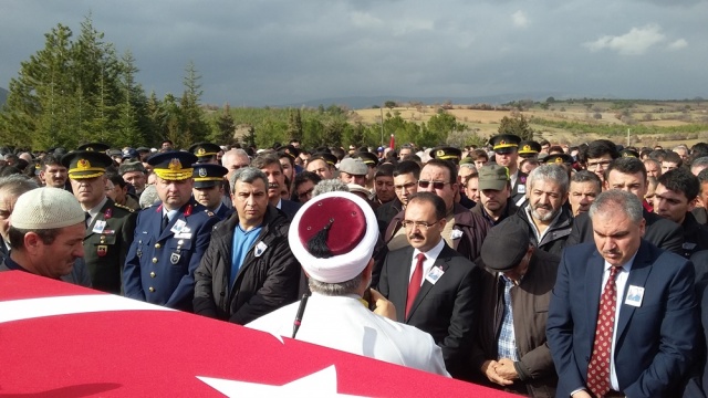 UŞAK ŞEHİDİNİ UĞURLUYOR