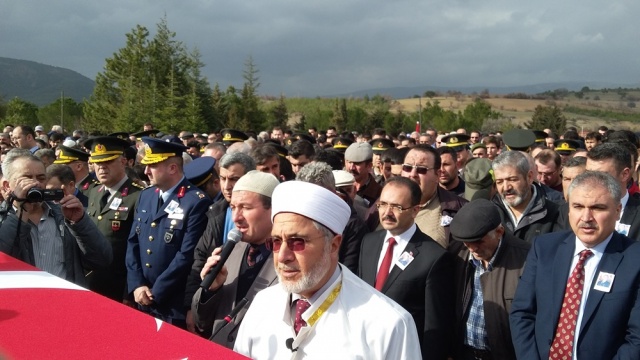 UŞAK ŞEHİDİNİ UĞURLUYOR