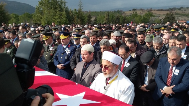 UŞAK ŞEHİDİNİ UĞURLUYOR