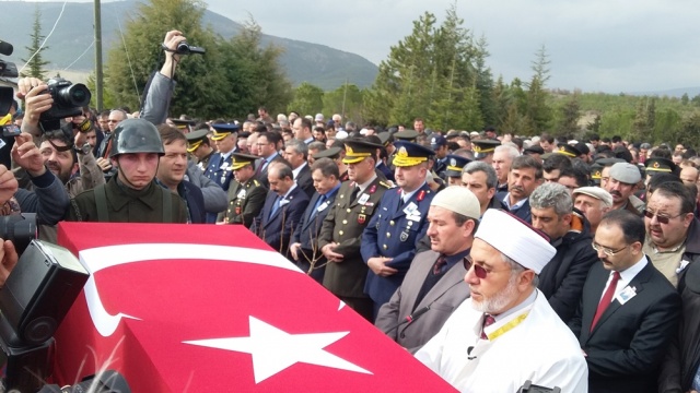UŞAK ŞEHİDİNİ UĞURLUYOR