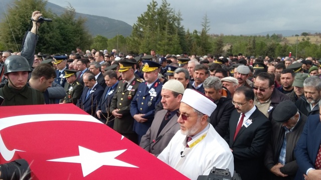 UŞAK ŞEHİDİNİ UĞURLUYOR