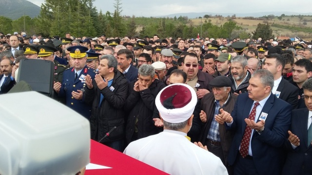 UŞAK ŞEHİDİNİ UĞURLUYOR
