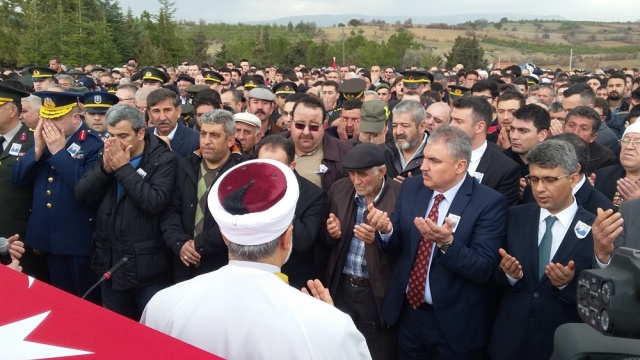 UŞAK ŞEHİDİNİ UĞURLUYOR