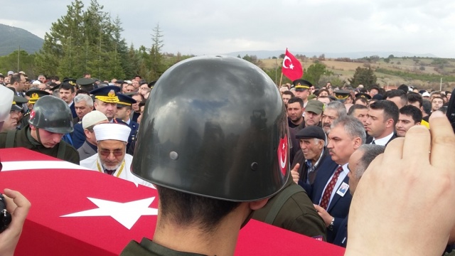UŞAK ŞEHİDİNİ UĞURLUYOR