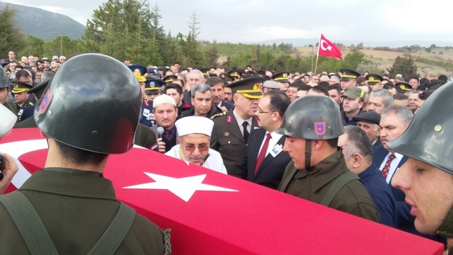UŞAK ŞEHİDİNİ UĞURLUYOR