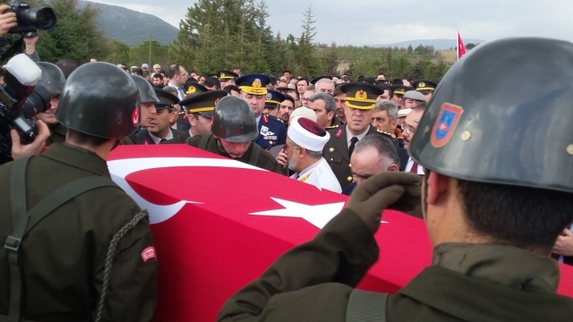 UŞAK ŞEHİDİNİ UĞURLUYOR