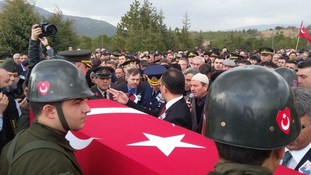 UŞAK ŞEHİDİNİ UĞURLUYOR
