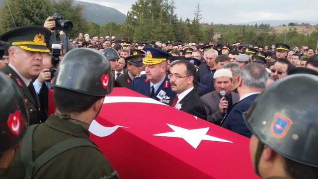UŞAK ŞEHİDİNİ UĞURLUYOR