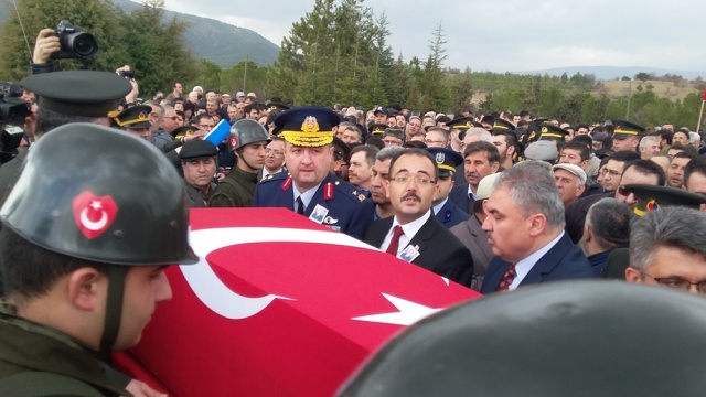 UŞAK ŞEHİDİNİ UĞURLUYOR