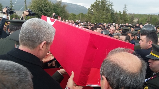 UŞAK ŞEHİDİNİ UĞURLUYOR