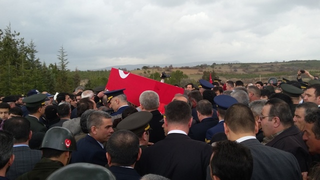 UŞAK ŞEHİDİNİ UĞURLUYOR