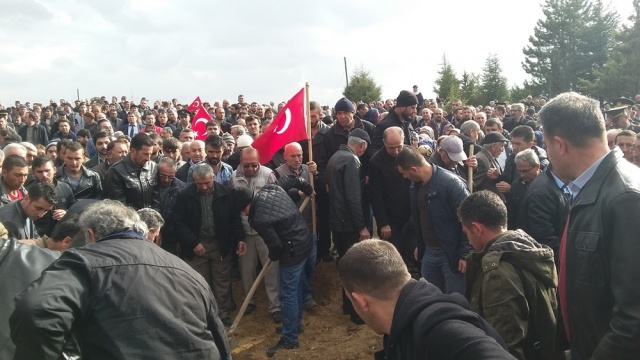 UŞAK ŞEHİDİNİ UĞURLUYOR