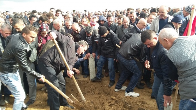 UŞAK ŞEHİDİNİ UĞURLUYOR