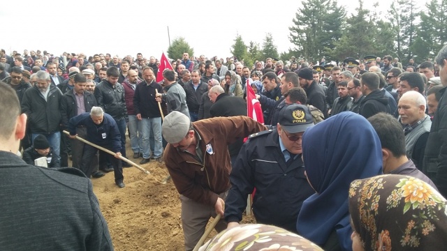 UŞAK ŞEHİDİNİ UĞURLUYOR