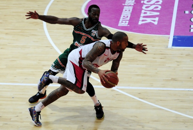 Muratbey Uşak Sportif : 64 - Banvit: 80
