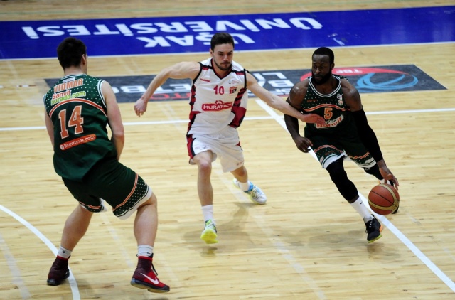 Muratbey Uşak Sportif : 64 - Banvit: 80