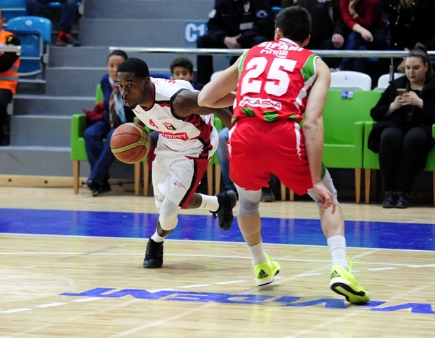 Muratbey Uşak Sportif: 79 - Pınar Karşıyaka: 72