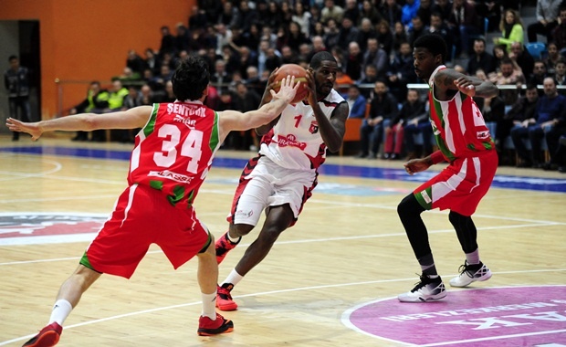 Muratbey Uşak Sportif: 79 - Pınar Karşıyaka: 72