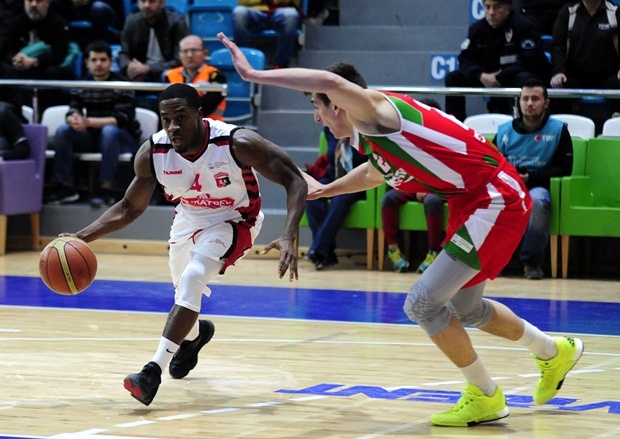 Muratbey Uşak Sportif: 79 - Pınar Karşıyaka: 72