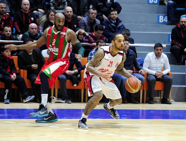Muratbey Uşak Sportif: 79 - Pınar Karşıyaka: 72