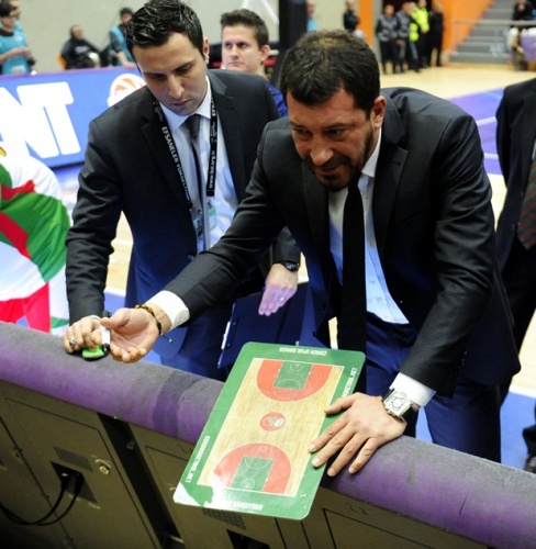 Muratbey Uşak Sportif: 79 - Pınar Karşıyaka: 72