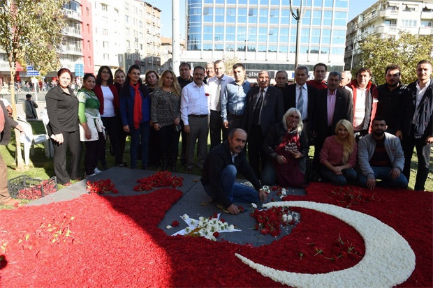 BELEDİYEDEN ATA’YA 50 BİN ÇİÇEKLİ ANMA