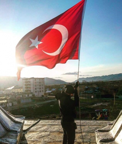 UŞAK ŞEHİT POLİS NAZIM TUNCER'İ SON YOLCULUĞUNA UĞURLADI