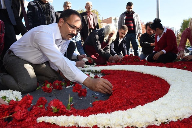 BELEDİYEDEN ATA’YA 50 BİN ÇİÇEKLİ ANMA