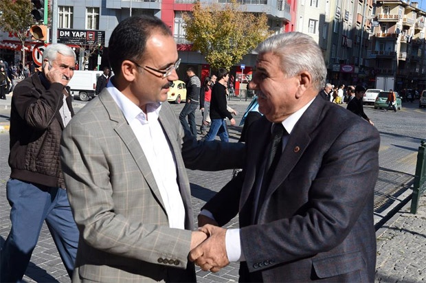 BELEDİYEDEN ATA’YA 50 BİN ÇİÇEKLİ ANMA