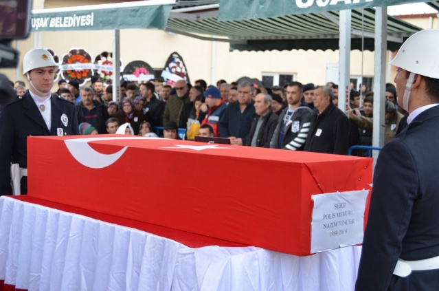 UŞAK ŞEHİT POLİS NAZIM TUNCER'İ SON YOLCULUĞUNA UĞURLADI
