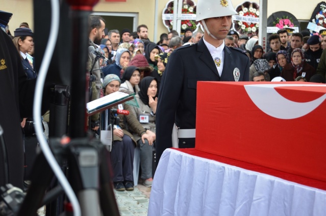 UŞAK ŞEHİT POLİS NAZIM TUNCER'İ SON YOLCULUĞUNA UĞURLADI