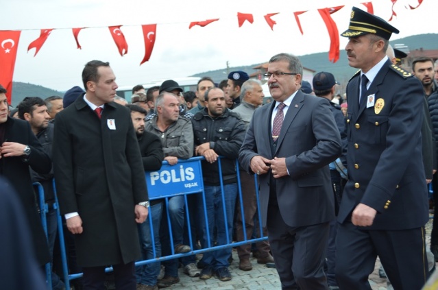 UŞAK ŞEHİT POLİS NAZIM TUNCER'İ SON YOLCULUĞUNA UĞURLADI