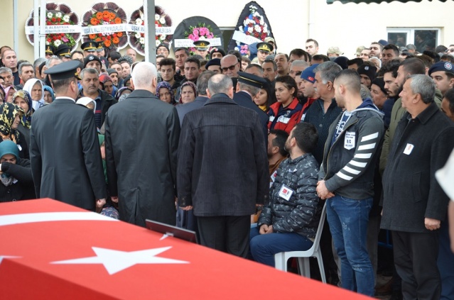 UŞAK ŞEHİT POLİS NAZIM TUNCER'İ SON YOLCULUĞUNA UĞURLADI