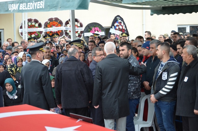 UŞAK ŞEHİT POLİS NAZIM TUNCER'İ SON YOLCULUĞUNA UĞURLADI