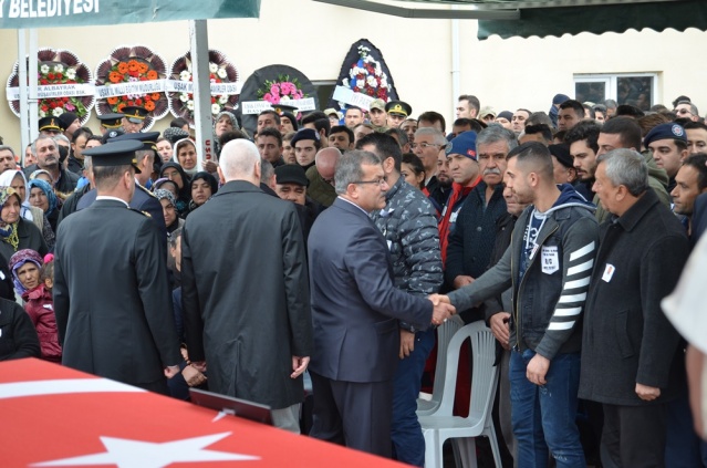 UŞAK ŞEHİT POLİS NAZIM TUNCER'İ SON YOLCULUĞUNA UĞURLADI