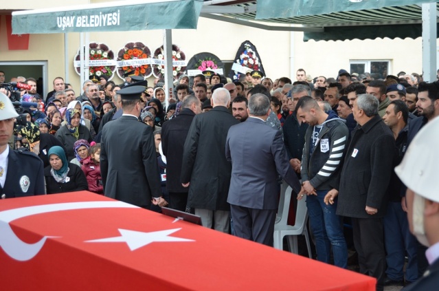 UŞAK ŞEHİT POLİS NAZIM TUNCER'İ SON YOLCULUĞUNA UĞURLADI