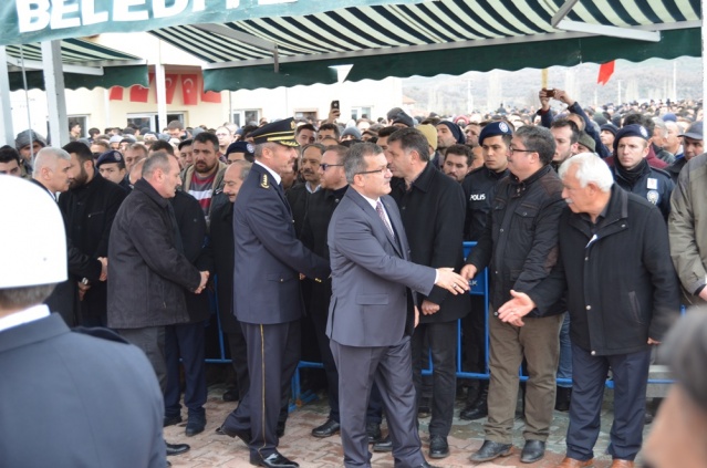 UŞAK ŞEHİT POLİS NAZIM TUNCER'İ SON YOLCULUĞUNA UĞURLADI